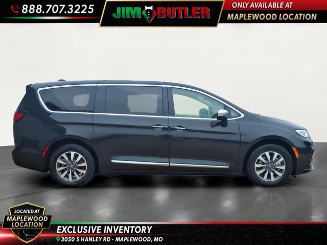 Used 2023 Chrysler Pacifica Limited FWD image 4