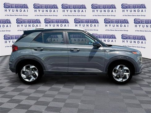 Used 2025 Hyundai Venue Limited image 9