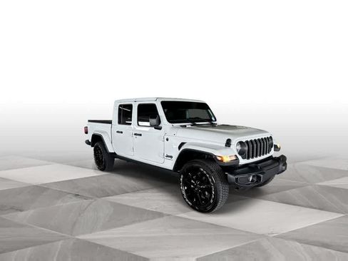 Used 2025 Jeep Gladiator Sport AWD/4WD image 2