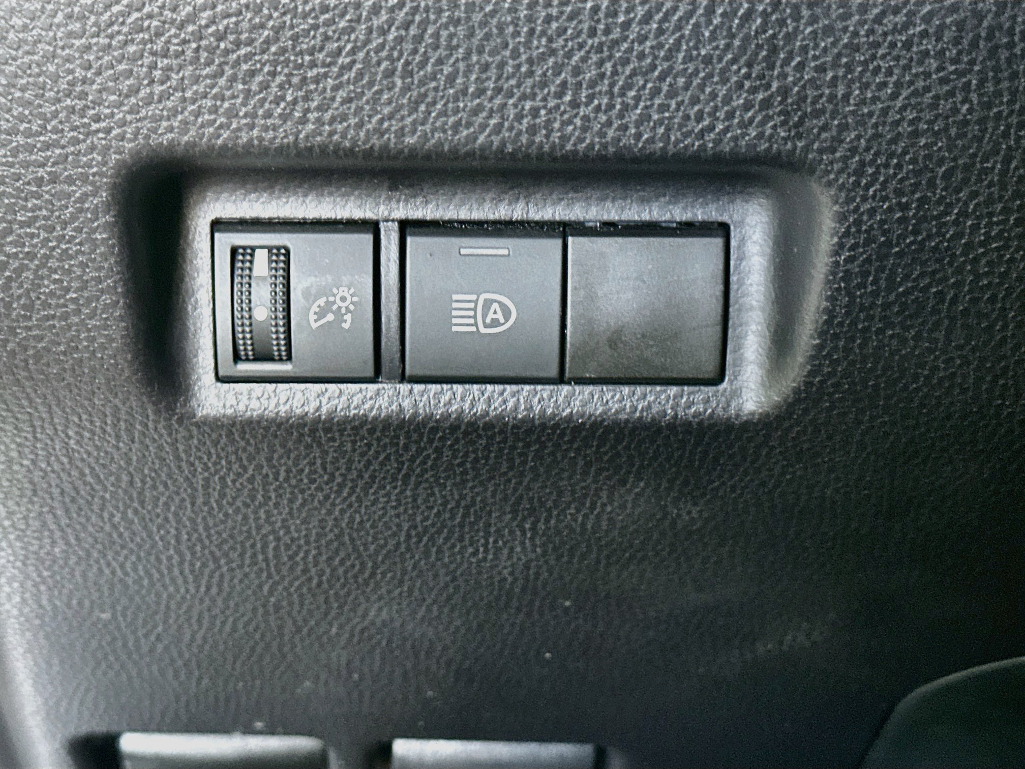 Used 2025 Toyota RAV4 LE AWD/4WD image 16