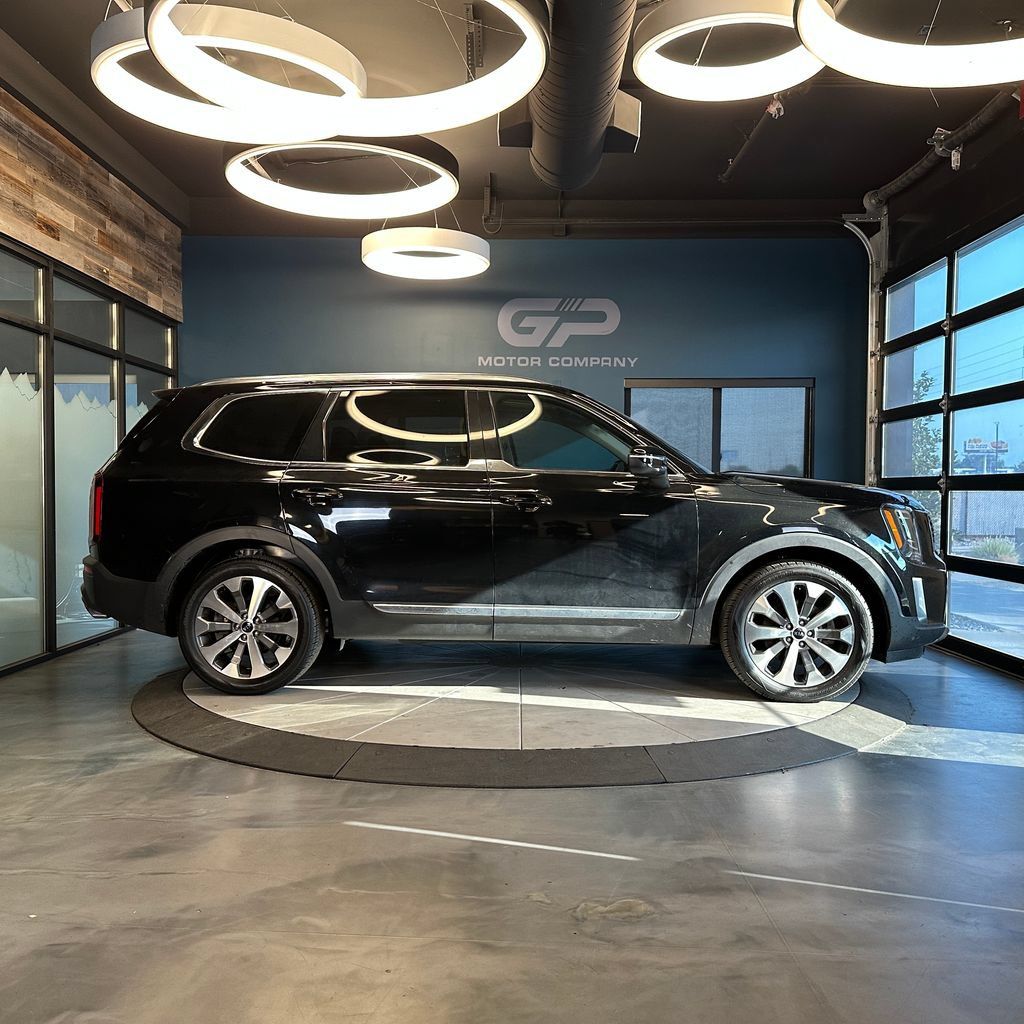 Used 2020 Kia Telluride EX w/ EX Premium Package AWD/4WD image 2