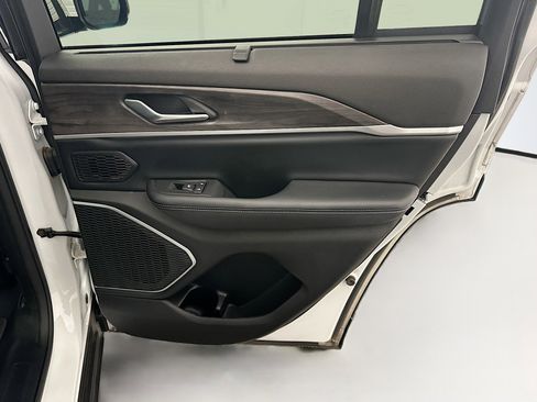 Used 2022 Jeep Grand Cherokee Limited 4xe w/ Luxury Tech Group II image 33