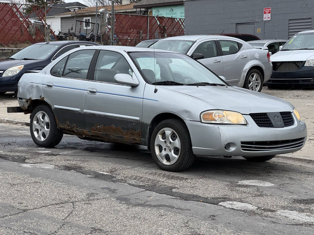 Used 2004 Nissan Sentra S w/ Road Trip Pkg FWD image 3