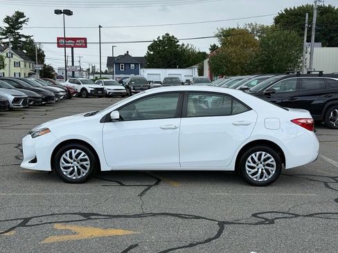 Used 2017 Toyota Corolla LE w/ Carpet Mat Package (TMS) FWD image 2