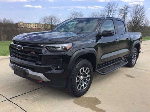 Used 2024 Chevrolet Colorado Z71 w/ Z71 Convenience Package 2 AWD/4WD image 3