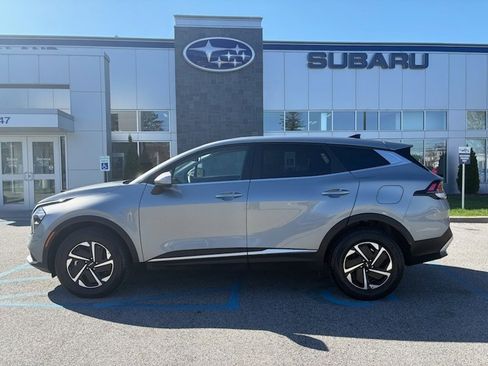 Used 2023 Kia Sportage LX image 2