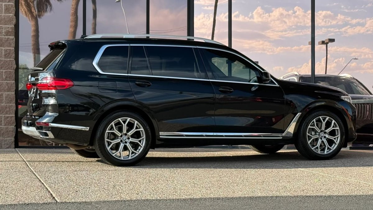 Used 2020 BMW X7 xDrive40i w/ Cold Weather Package AWD/4WD image 13
