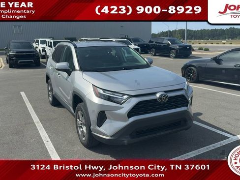 Used 2024 Toyota RAV4 XLE AWD/4WD image 1