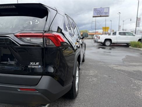 Used 2021 Toyota RAV4 XLE w/ Convenience Package AWD/4WD image 13