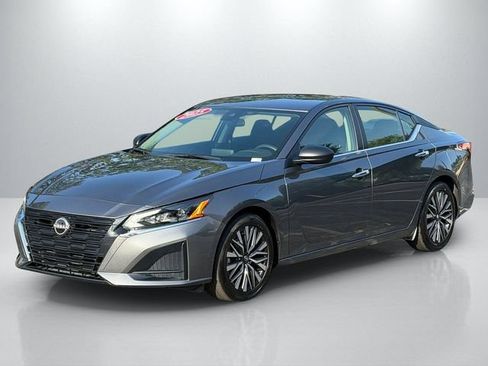 Used 2025 Nissan Altima 2.5 SV FWD image 5