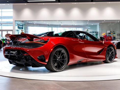 Used 2027 McLaren 750S Spider RWD image 24