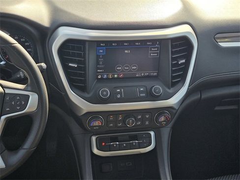 Used 2022 GMC Acadia SLE image 17