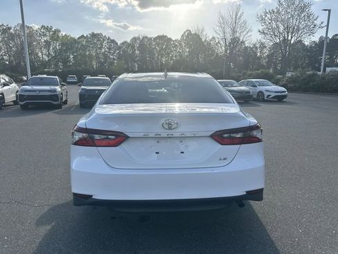 Used 2021 Toyota Camry LE image 4
