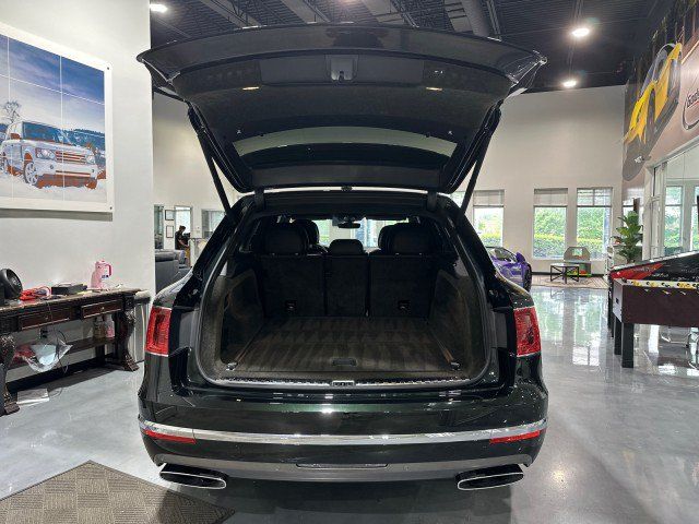 Used 2017 Bentley Bentayga AWD/4WD image 39