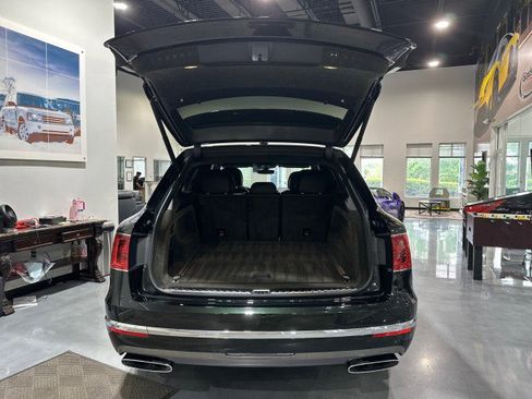 Used 2017 Bentley Bentayga AWD/4WD image 39