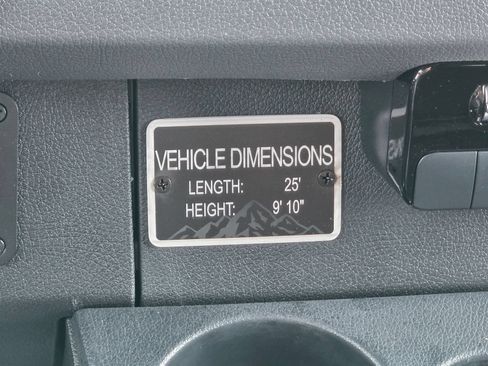 Used 2025 Mercedes-Benz Sprinter 2500 image 29