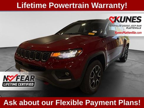 Used 2025 Jeep Compass Trailhawk AWD/4WD image 4