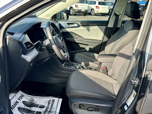 Used 2024 Volkswagen Taos SE image 12