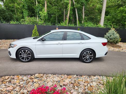 Certified 2024 Volkswagen Jetta Sport image 2