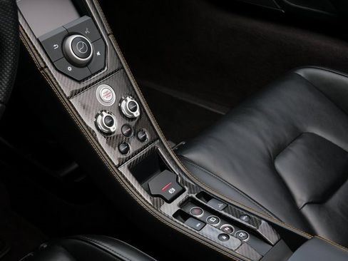 Used 2015 McLaren 650S Spider image 22