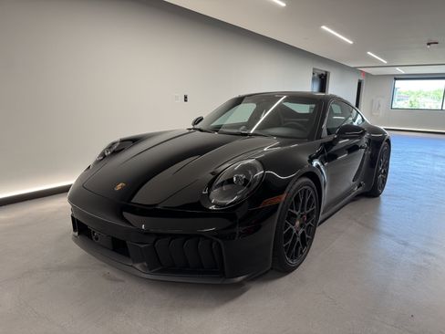 Used 2025 Porsche 911 GTS image 3