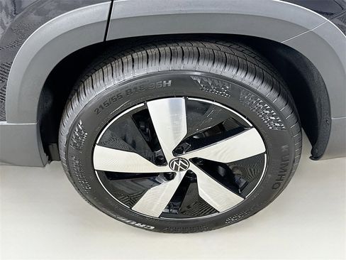 New 2025 Volkswagen Taos S image 24