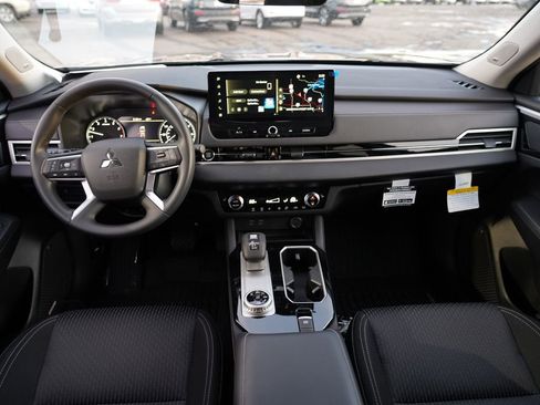 New 2026 Mitsubishi Outlander ES image 23