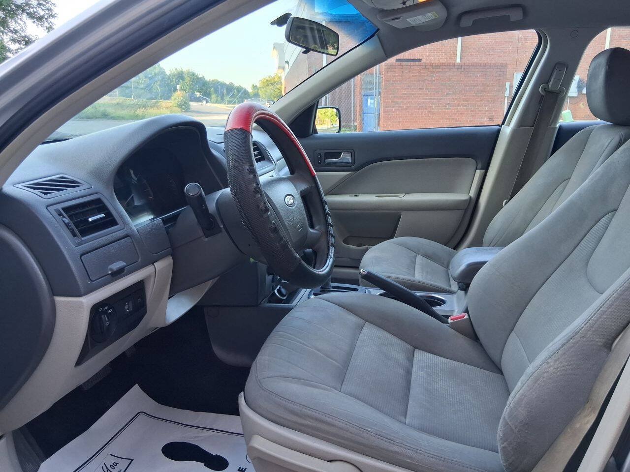 Used 2010 Ford Fusion S FWD image 9