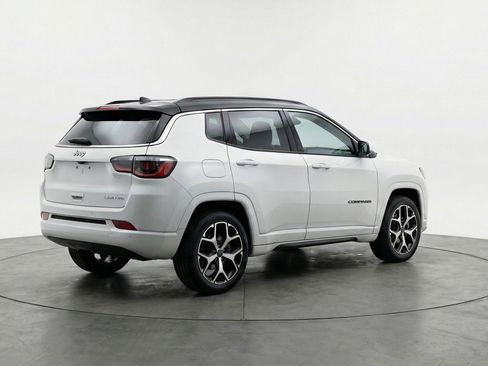 Used 2025 Jeep Compass Limited image 9