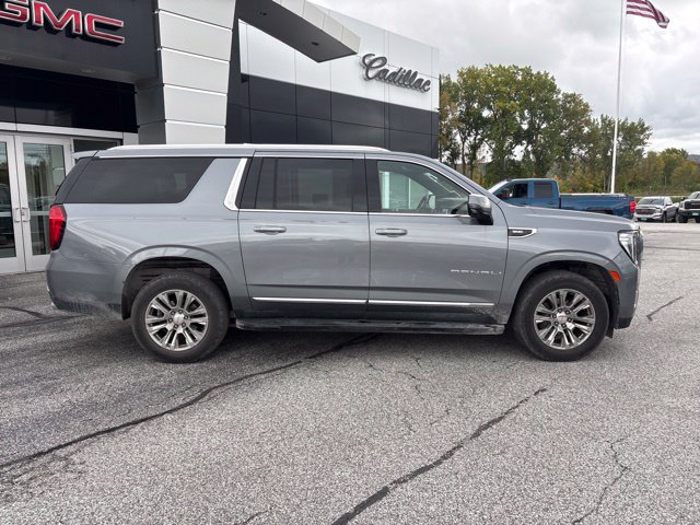 Used 2022 GMC Yukon XL Denali AWD/4WD image 4