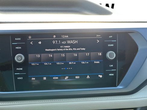 Used 2024 Volkswagen Taos SE image 14