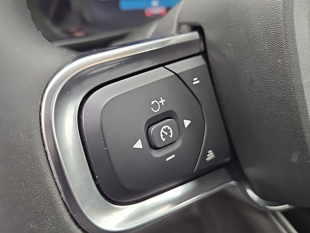 Certified 2024 Volvo XC40 B5 Plus w/ Climate Package AWD/4WD image 26