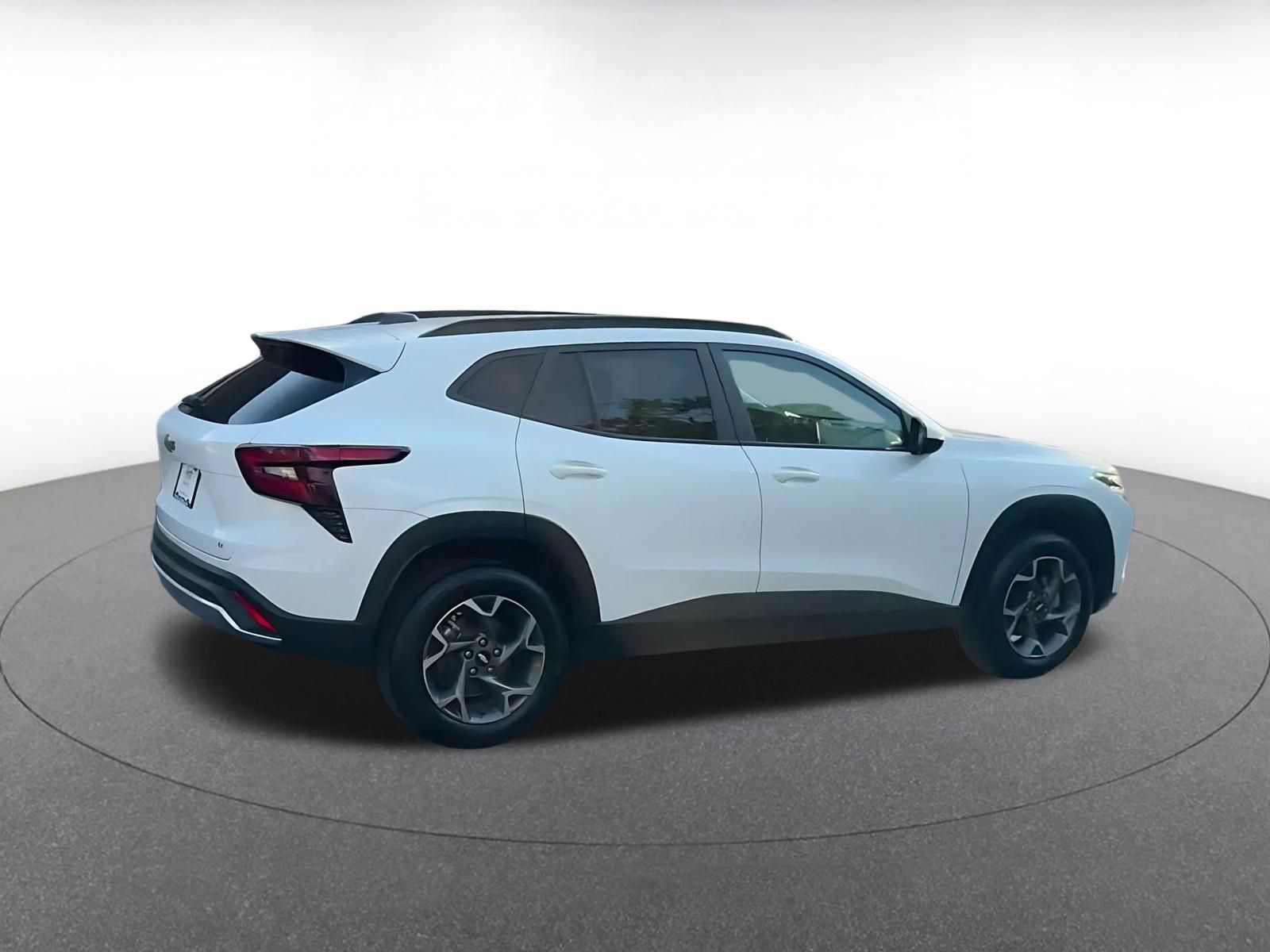 Used 2025 Chevrolet Trax LT FWD image 14