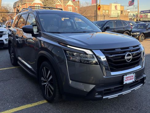 Used 2024 Nissan Pathfinder Platinum w/ Lighting Package (N93) image 3