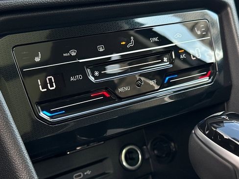 New 2025 Volkswagen Taos SE image 18