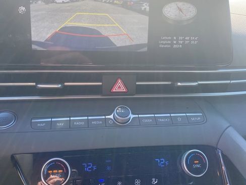 Used 2023 Hyundai Elantra SEL w/ Convenience Package image 6