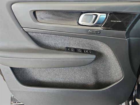 Used 2022 Volvo XC40 T5 R-Design w/ Advanced Package image 27