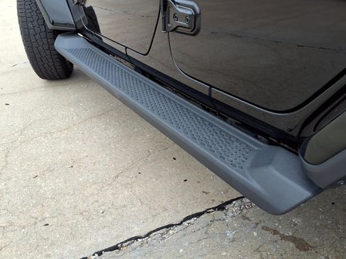 Used 2021 Jeep Wrangler Unlimited Sahara AWD/4WD image 30