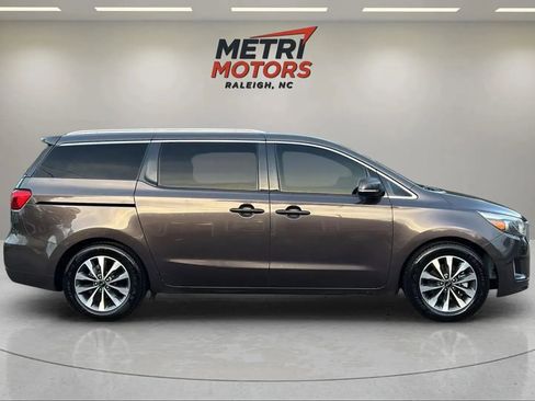 Used 2015 Kia Sedona SX image 4