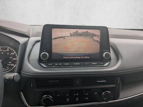 Used 2021 Nissan Rogue S image 14