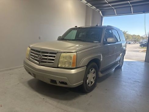 Used 2004 Cadillac Escalade 2WD image 2