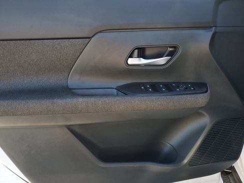 Used 2025 Nissan Kicks SV FWD image 17