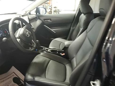 Used 2025 Toyota Corolla Cross XLE w/ Convenience Package AWD/4WD image 3