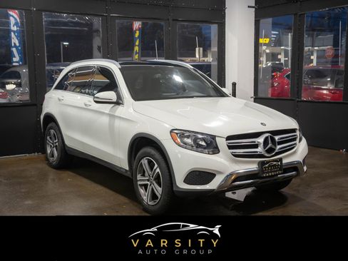 Used 2018 Mercedes-Benz GLC 300 4MATIC image 3