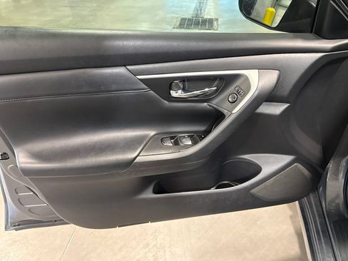 Used 2016 Nissan Altima 2.5 SR FWD image 8