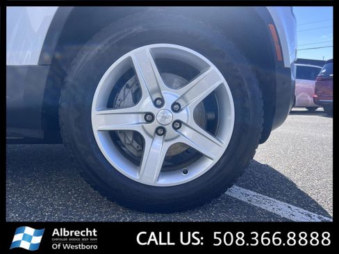 Used 2023 Land Rover Defender 90 SE image 31