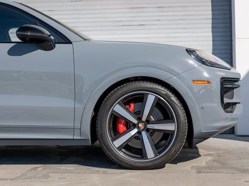 Certified 2025 Porsche Cayenne GTS image 9