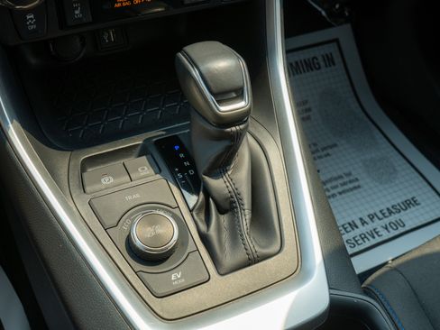 Used 2023 Toyota RAV4 SE w/ Convenience Package image 13