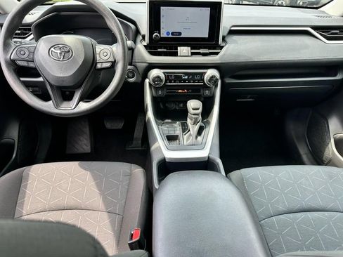 Used 2025 Toyota RAV4 XLE AWD/4WD image 13