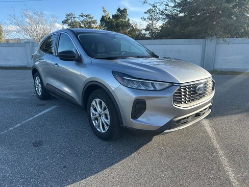 Used 2024 Ford Escape Active image 3